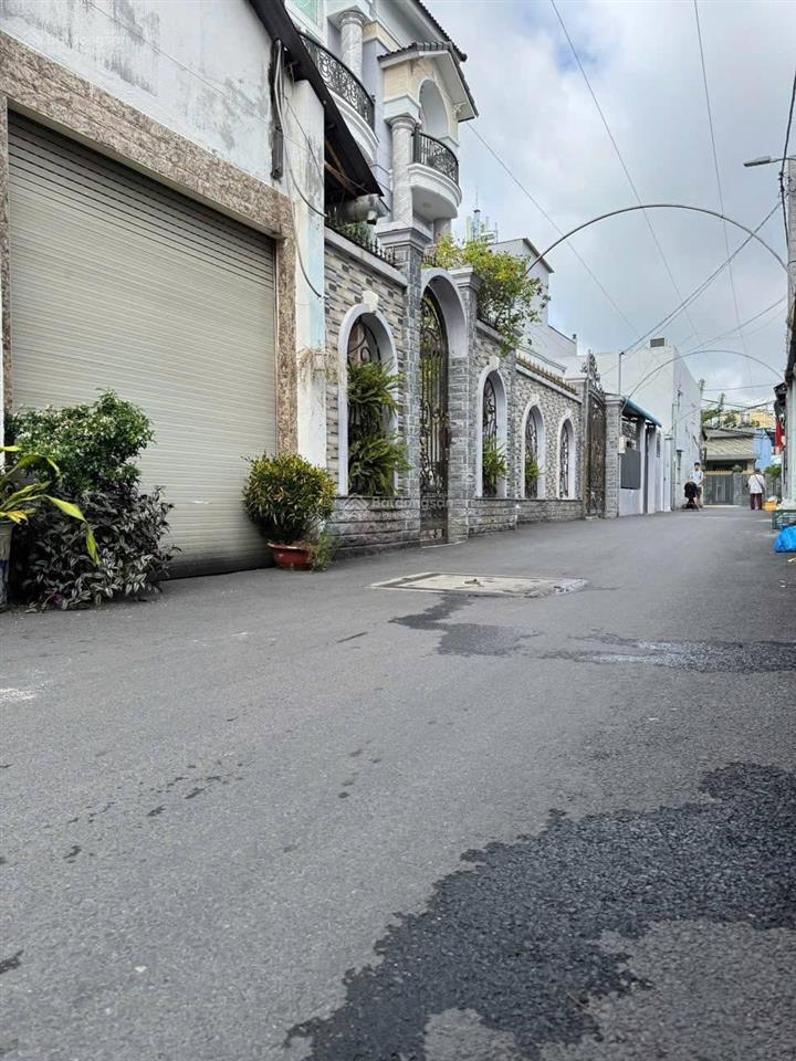 Bán nhà phường bình trung đông quận 2 ,nhà góc 2 mặt tiền,diện tích236m2 ngang 11,5 mét dài 21mét