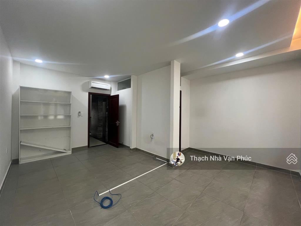 Văn phòng 25m2 cho thuê  vạn phúc city  giá 5,5 triệu/tháng