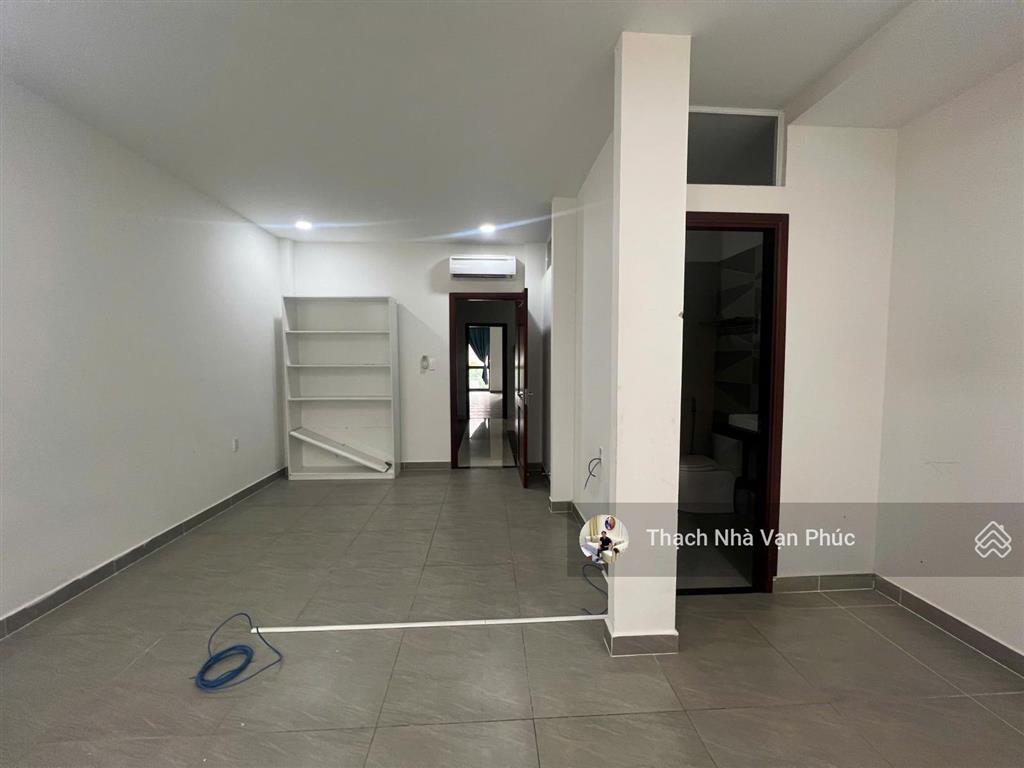 Văn phòng 25m2 cho thuê  vạn phúc city  giá 5,5 triệu/tháng