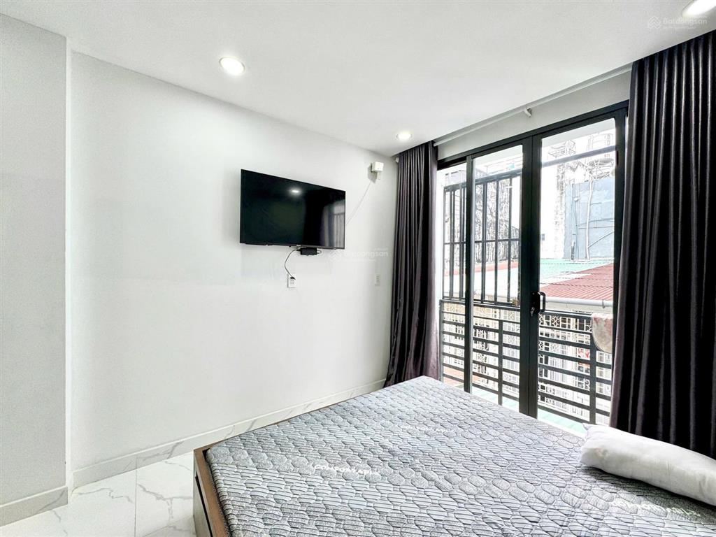 Căn hộ mới 100% tách bếp ban công ngay trung tâm quận 5  nguyễn trãi sát đhsg, đhsp, đh khtn