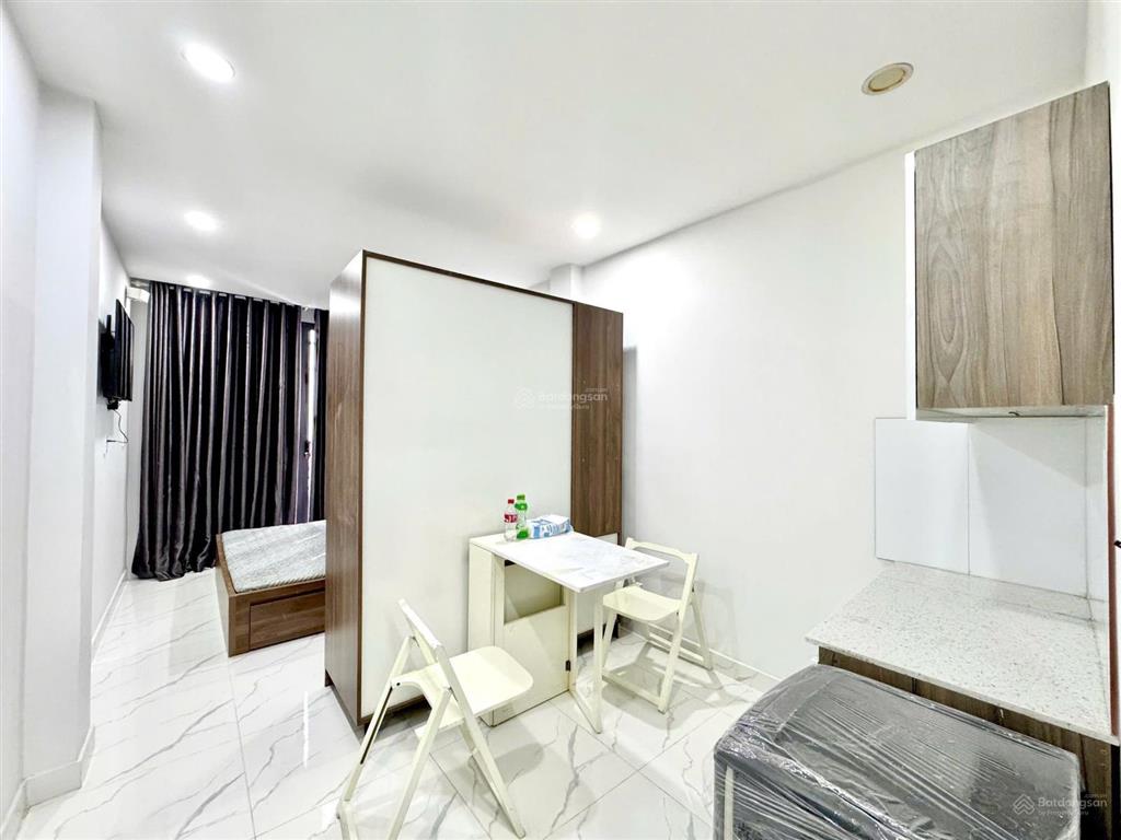 Căn hộ mới 100% tách bếp ban công ngay trung tâm quận 5  nguyễn trãi sát đhsg, đhsp, đh khtn