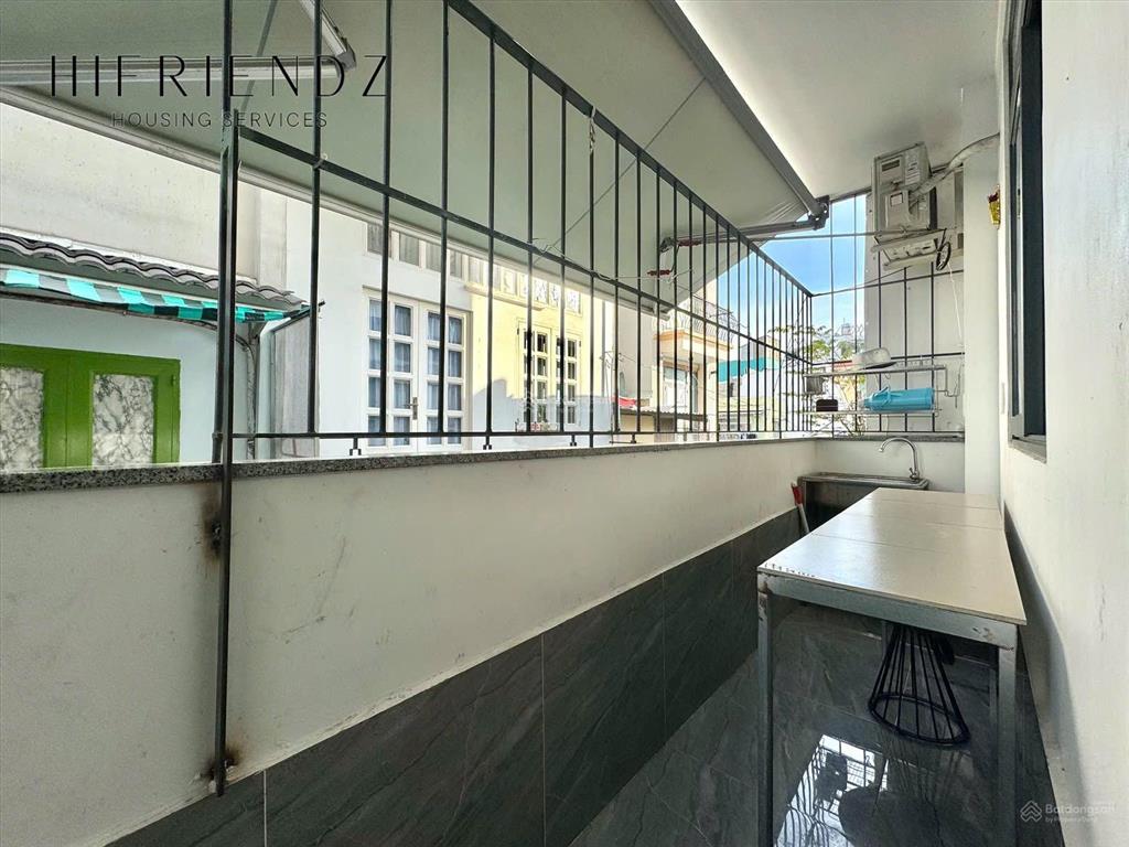 Căn hộ mini 30m2 ban công tách bếp ngay khu ẩm thực âu dương lân  giáp quận 5, quận 1  full nt