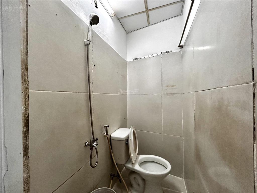 Phòng trọ 40m2 sẵn máy lạnh 2 không gian ngủ mặt tiền cao lỗ gần parc mall q8 giáp q5 cầu chữ y