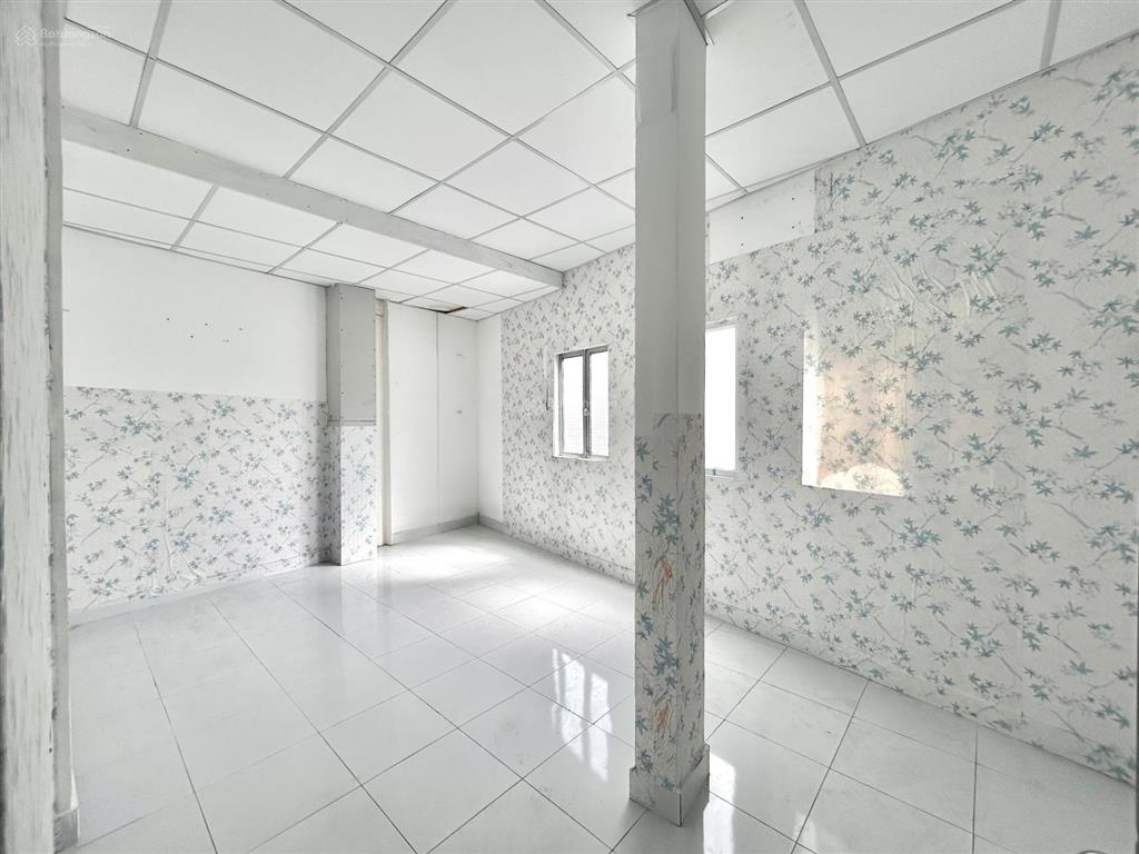 Phòng trọ 40m2 sẵn máy lạnh 2 không gian ngủ mặt tiền cao lỗ gần parc mall q8 giáp q5 cầu chữ y
