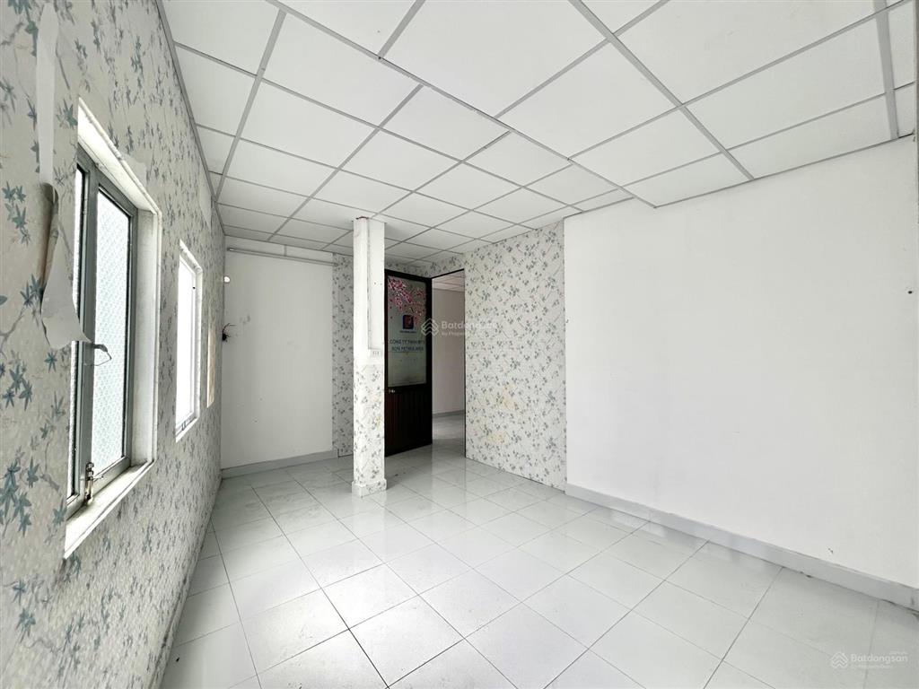 Phòng trọ 40m2 sẵn máy lạnh 2 không gian ngủ mặt tiền cao lỗ gần parc mall q8 giáp q5 cầu chữ y