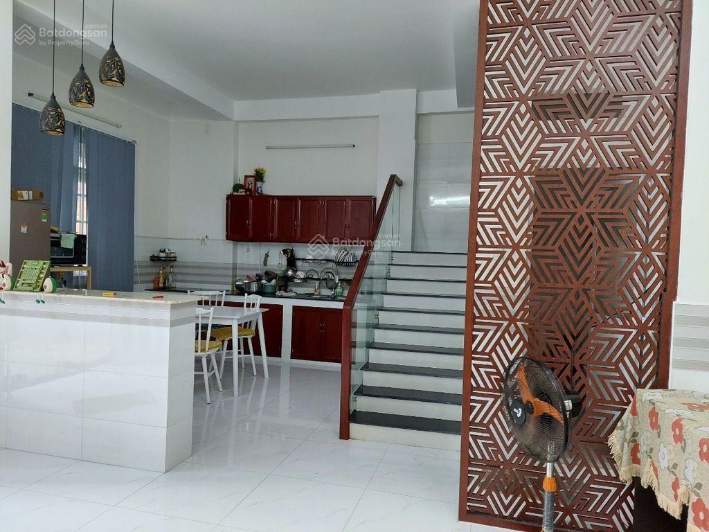 Bán nhà hẻm lạc long quân, quận 11, ngang 5m, 45m2