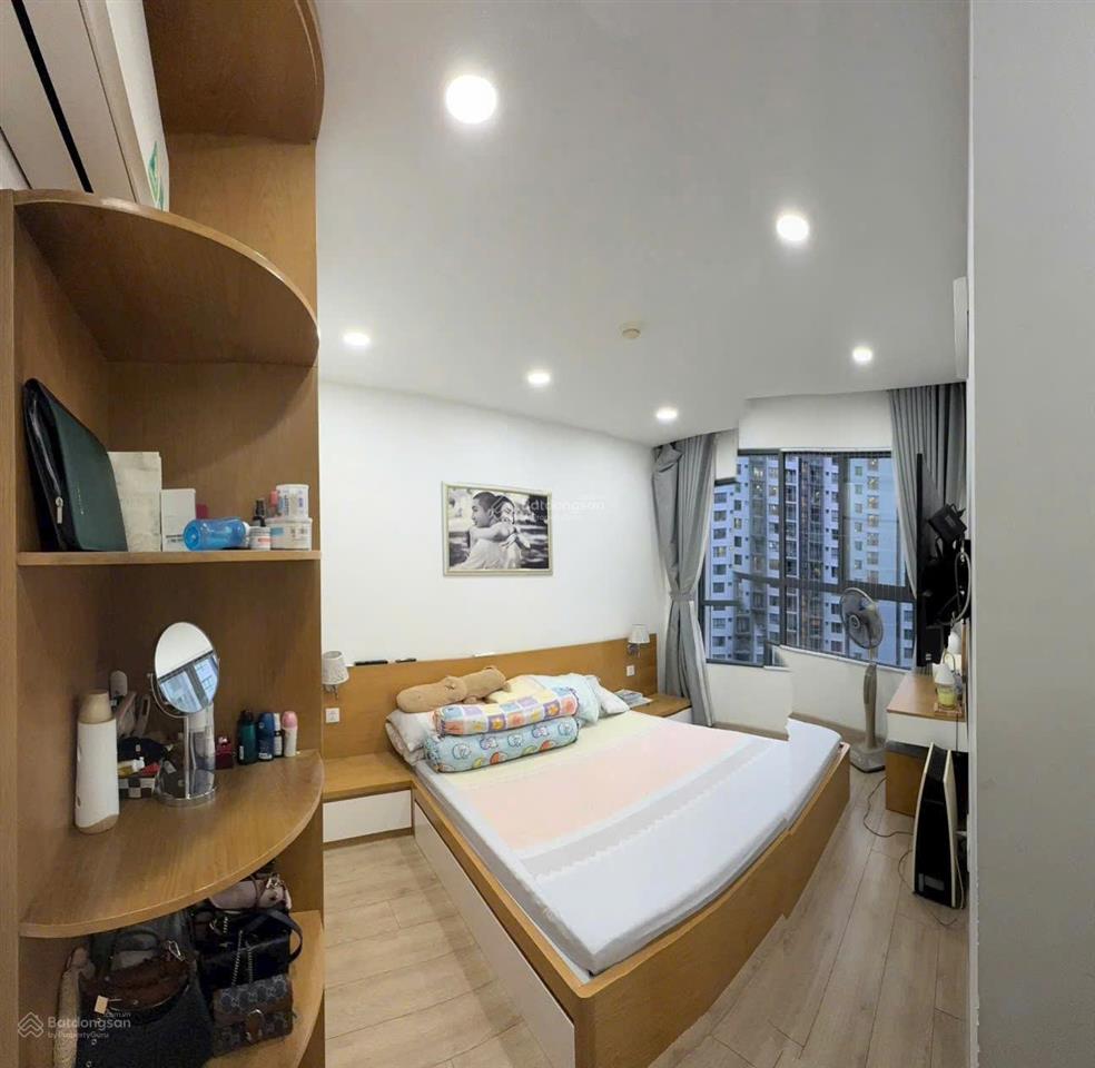 Cho thuê căn hộ emerald  celadon city 2 phòng ngủ 84m