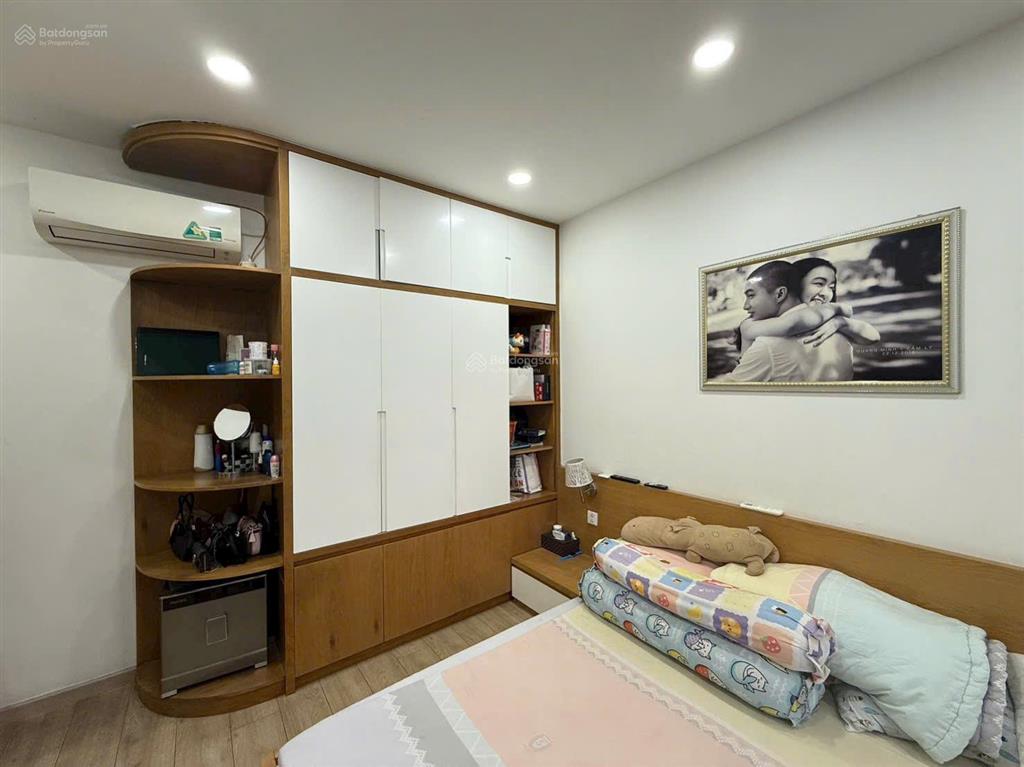 Cho thuê căn hộ emerald  celadon city 2 phòng ngủ 84m