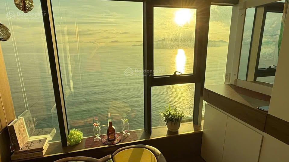 Chính chủ bán nhanh căn hộ 2pn view trực diện biển, nhà đẹp, nội thất mới đầy đủ