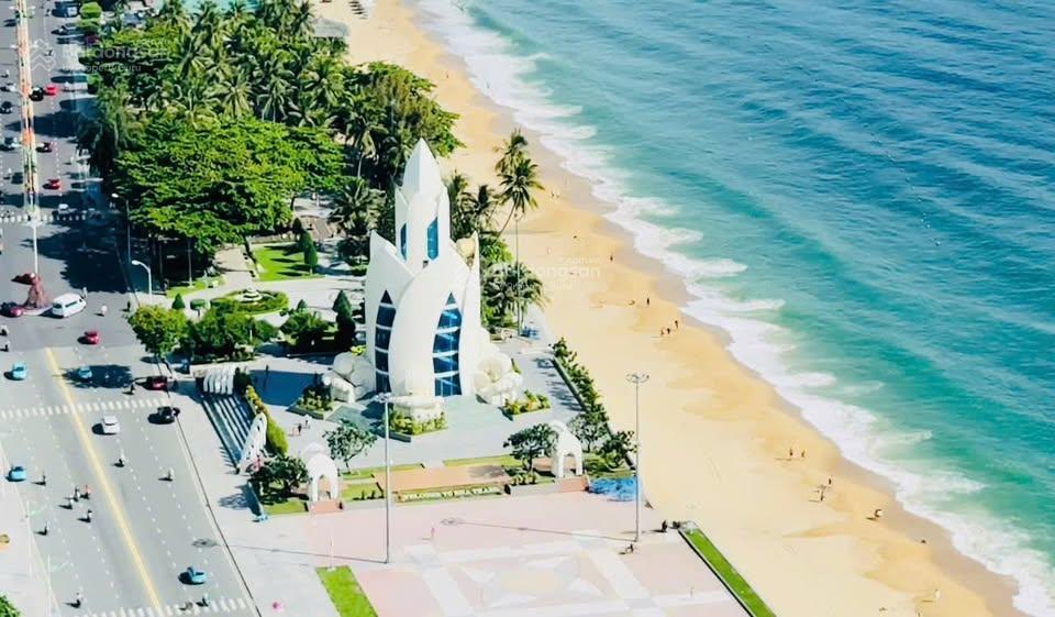 Chính chủ bán nhanh căn hộ 2pn view trực diện biển, nhà đẹp, nội thất mới đầy đủ