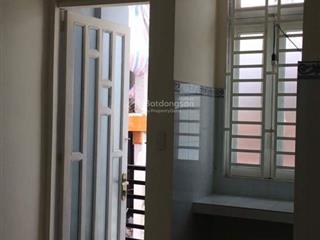 Chủ nhà cho thuê phòng có ban công, wifi miễn phí và chỗ đậu xe.