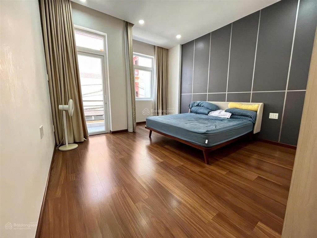 Cho thuê nhà mới xây  thành thái, quận 10  4x20m  3lầu