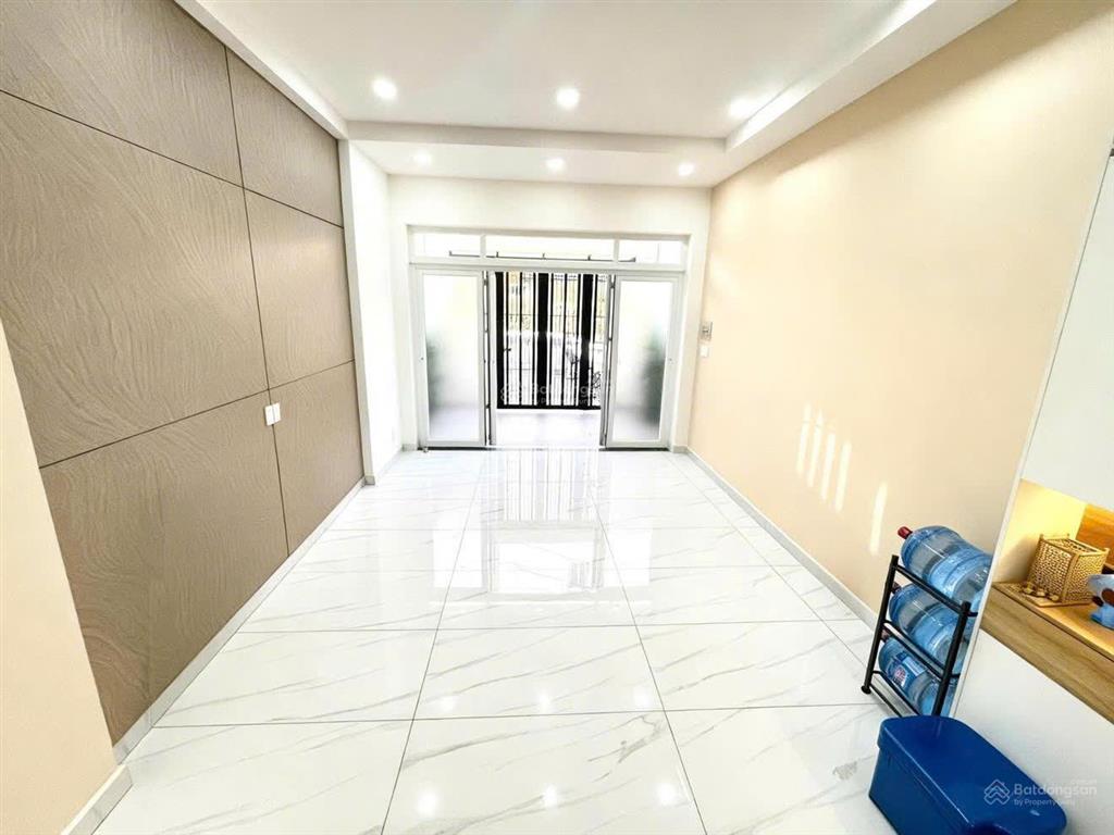 Cho thuê nhà mới xây  thành thái, quận 10  4x20m  3lầu