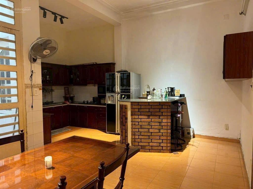 Cho thuê 462/10 điện biên phủ, quận 10  6x21m  2 tầng sân xe  sân thượng