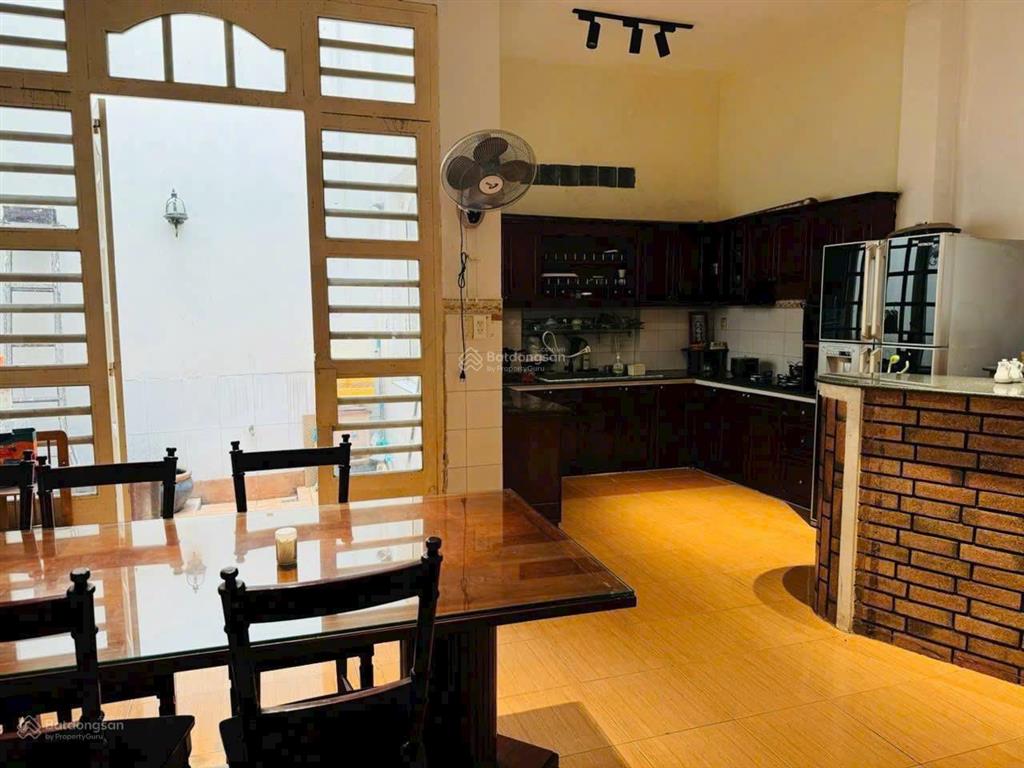 Cho thuê 462/10 điện biên phủ, quận 10  6x21m  2 tầng sân xe  sân thượng