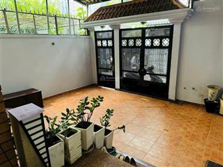 Cho thuê 462/10 điện biên phủ, quận 10  6x21m  2 tầng sân xe  sân thượng