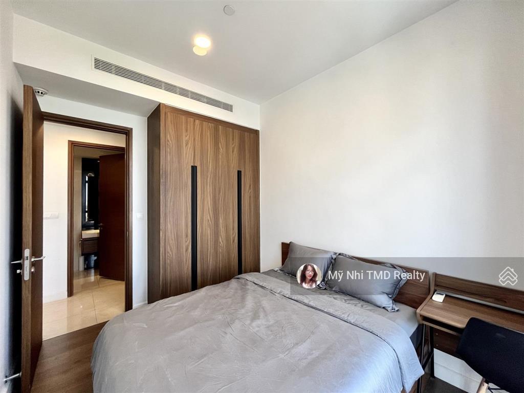 Bán nassim 2pn tầng cao 2x, view sông đẹp + 01 slot ô tô, giá tốt nhất thị trường