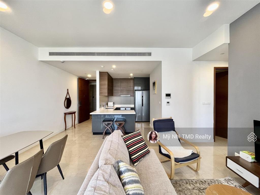 Bán nassim 2pn tầng cao 2x, view sông đẹp + 01 slot ô tô, giá tốt nhất thị trường