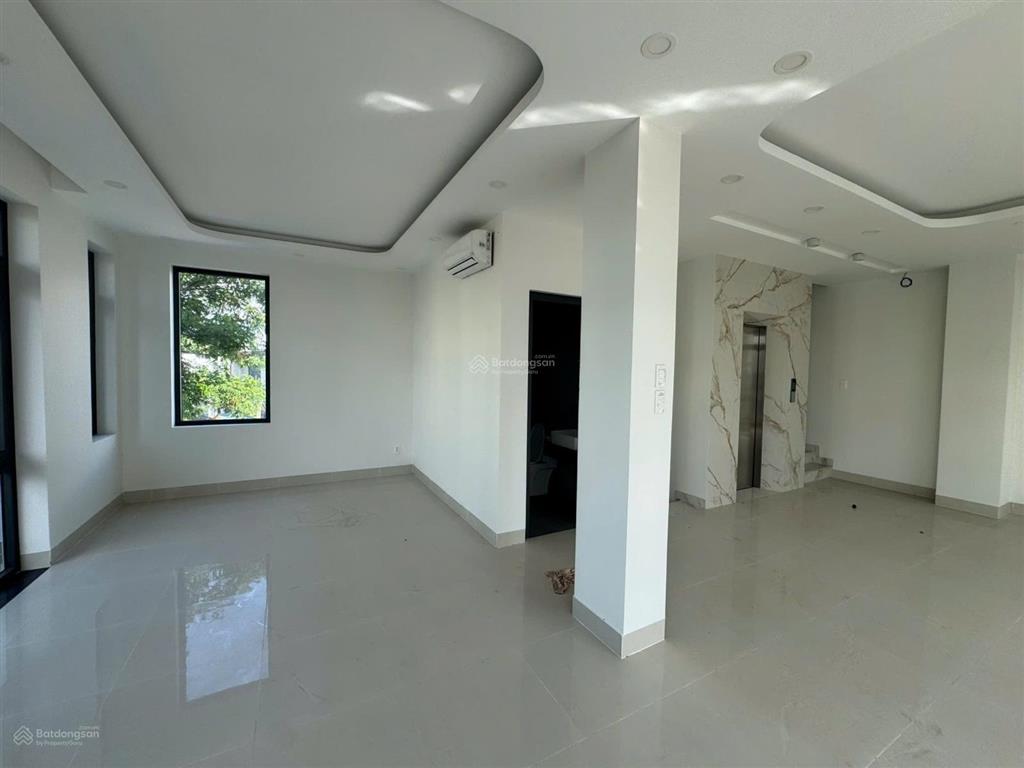 Cho thuê văn phòng lô góc đông thủ thiêm 154m2 x 4 tầng