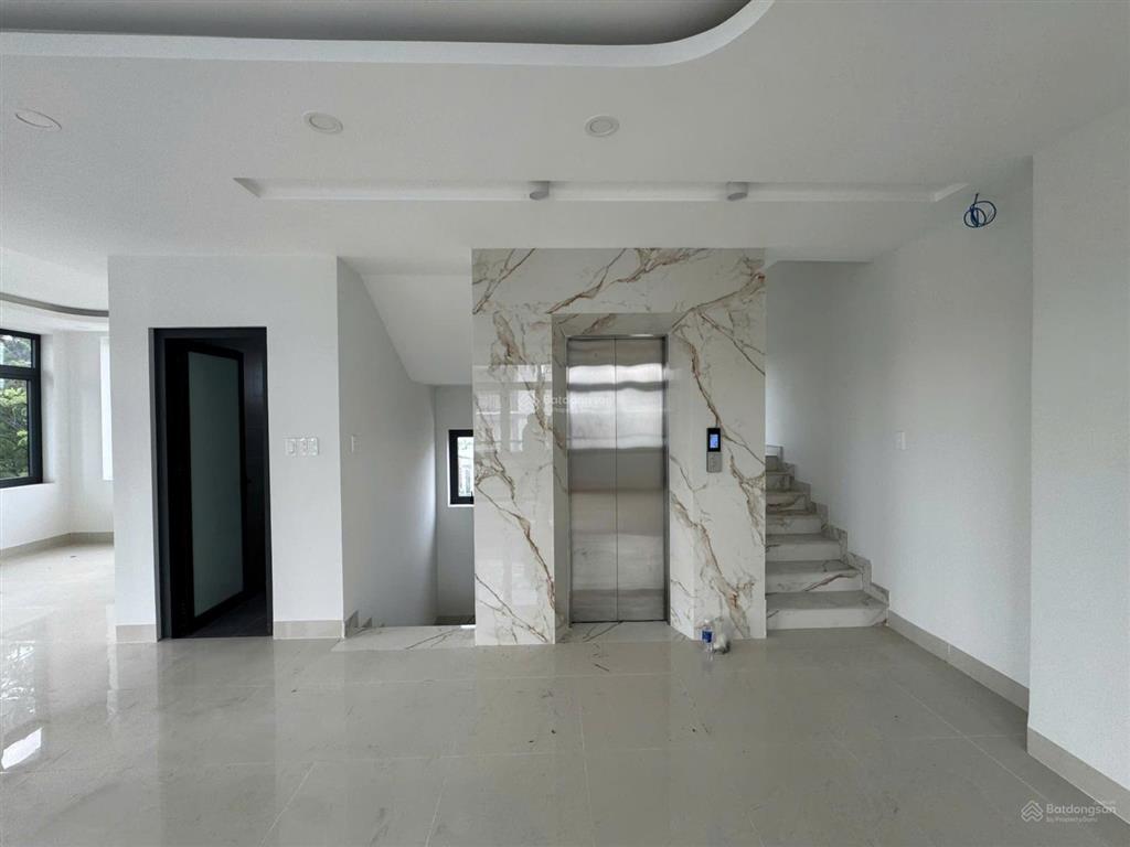 Cho thuê văn phòng lô góc đông thủ thiêm 154m2 x 4 tầng