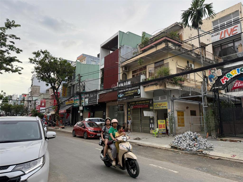 Mặt bằng cho thuê 01 ngôi nhà cấp 4, dt đất 778,7 m2, dt 221,2 m2