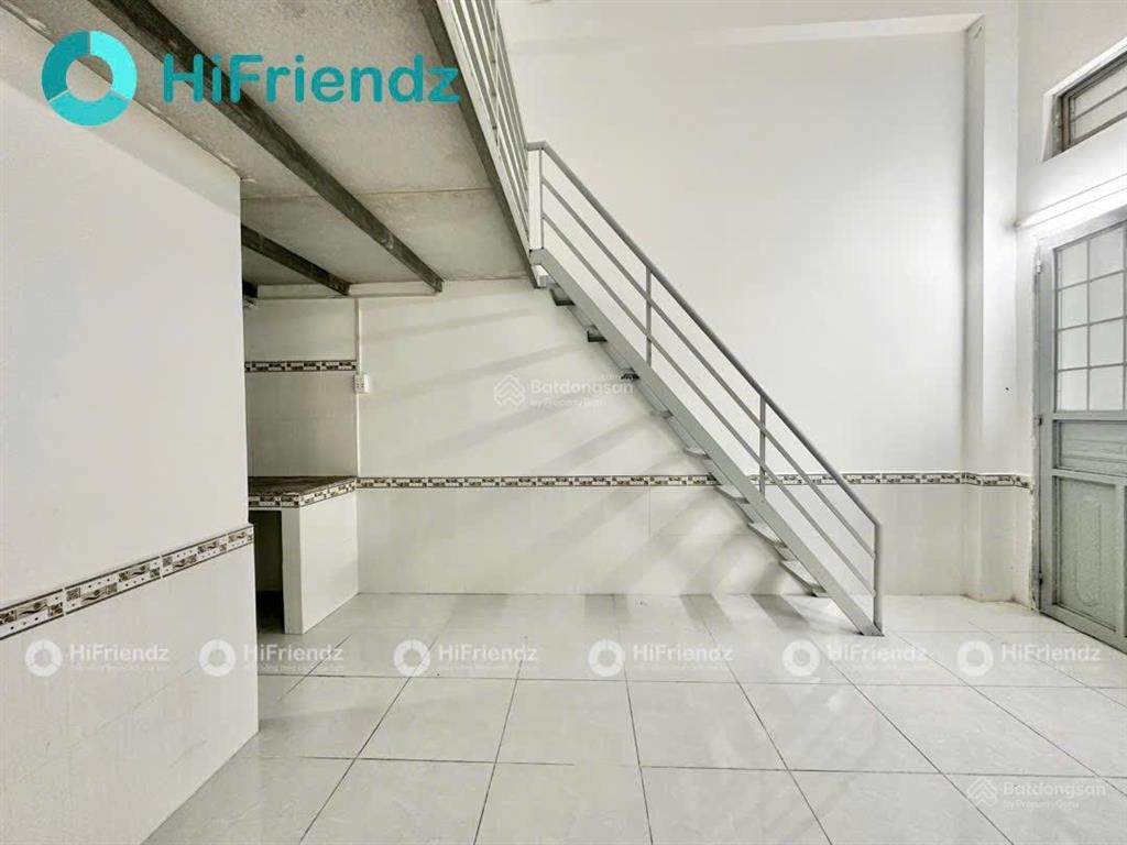 Phòng trọ sinh viên rộng 35m2  gác cao sát lê văn việt  tiện qua ngã 4 thủ đức