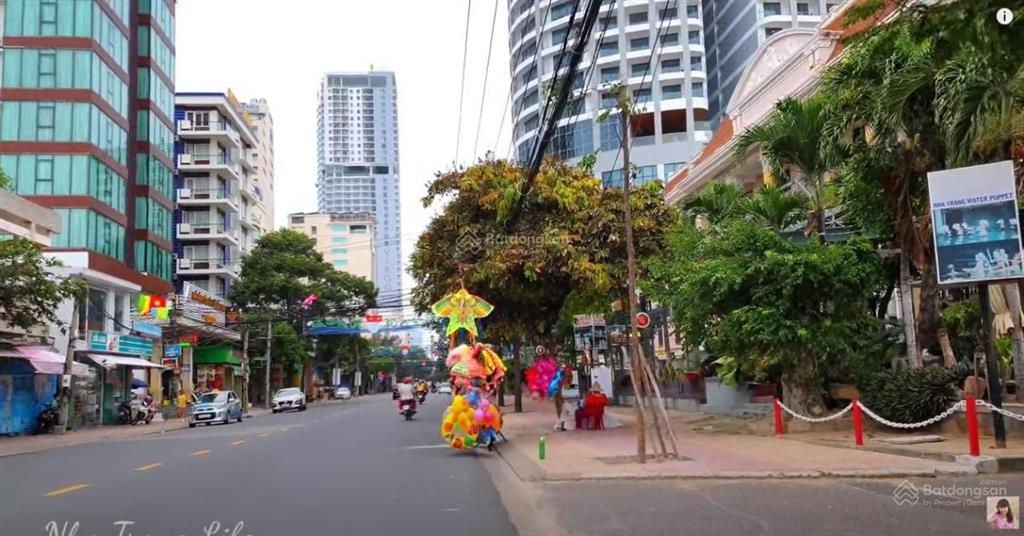 Bán nhà mặt phố nguyễn thị minh khai, 13 tỷ, 60m2. đoạn không rào chắn