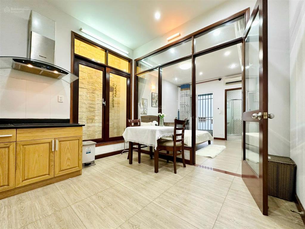 Cho thuê căn hộ 1pn 50m² ban công full nội thất trung tâm quận 1