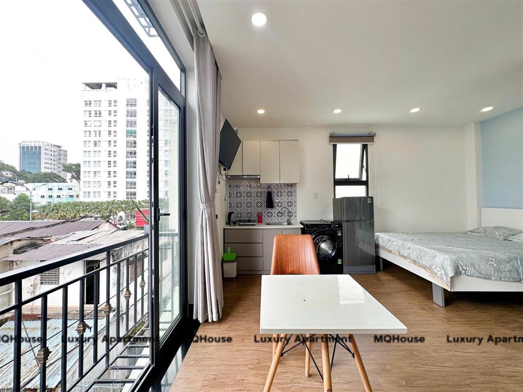 Cho thuê căn hộ studio 30m2 ban công full nội thất, có giặt riêng | thang máy gần nhà hát quận 1