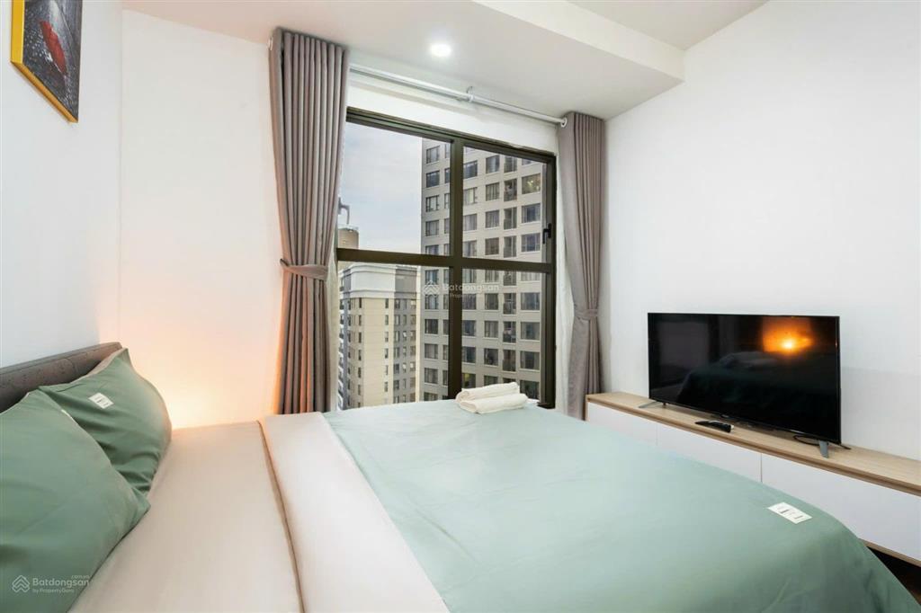 Bán căn hộ saigon royal quận 4, 61m2 2pn, giá tốt 6.8 tỷ