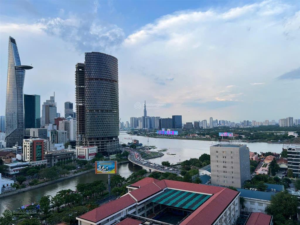 Cho thuê căn góc saigon royal quận 4 view bitexco sông sài gòn 57m2 2pn 22 tr/th trống sẵn
