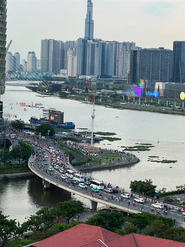 Cho thuê căn góc saigon royal quận 4 view bitexco sông sài gòn 57m2 2pn 22 tr/th trống sẵn