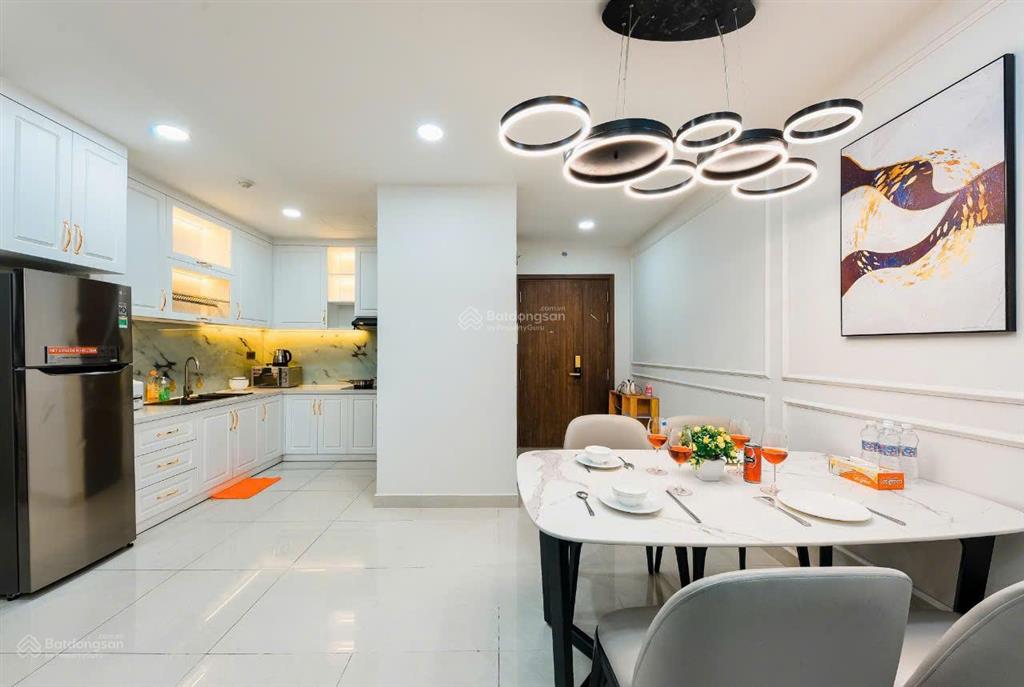 Cho thuê căn hộ saigon royal quận 4 81m² 2pn 2wc 25 tr đang trống