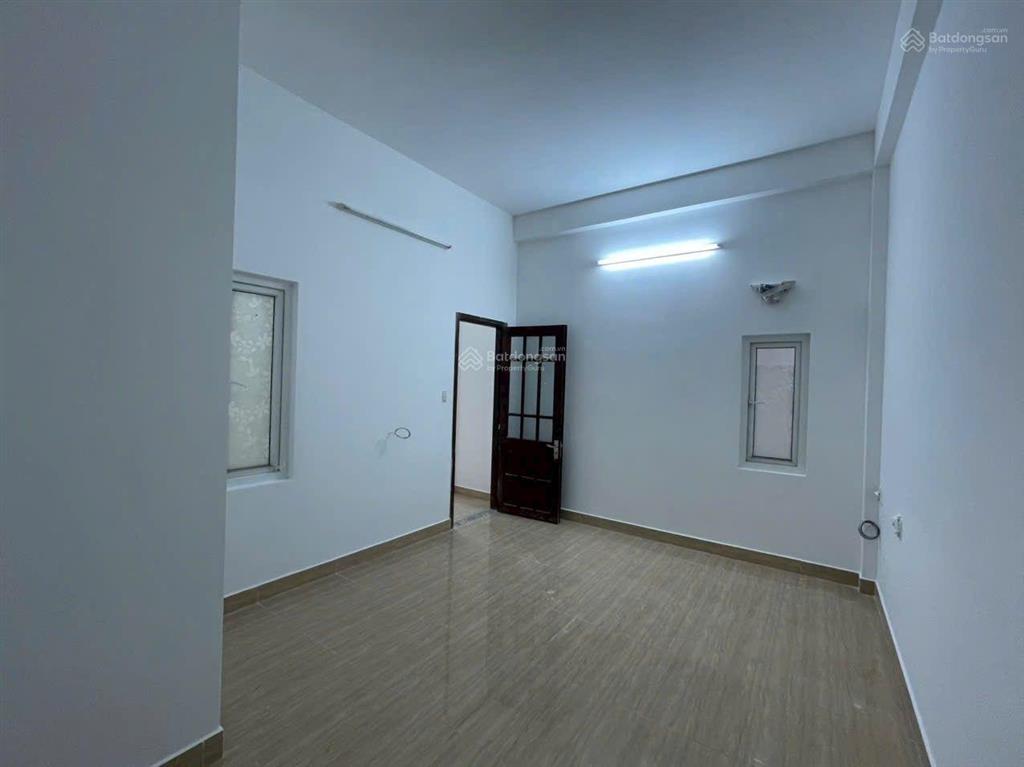 Nhà gác lửng. kiệt ô tô. dt siêu khủng 90m2, ngang 5m. nhà mới dọn vào ở ngay
