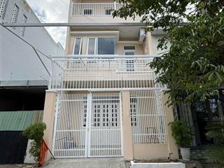 Bán nhà 3 tàng .
dt 100m2.....ngan 5m...
đường 10m5.....khu vuc phường sơn trà.....
cách biển