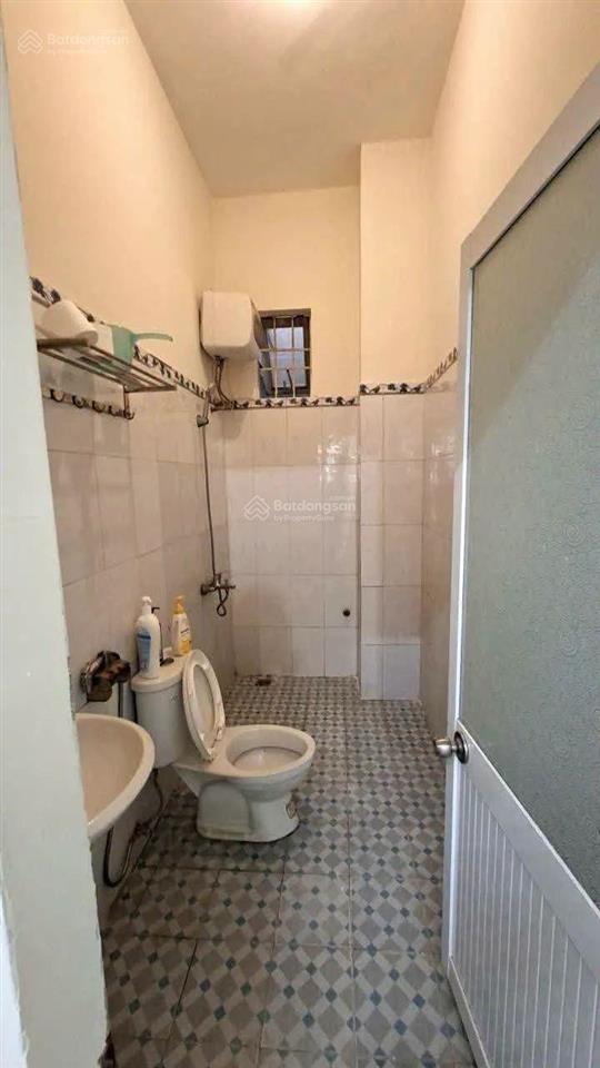 Bán nhà 2 tầng hiện đại đường .. sơn trà vị trí đẹp nhất đường ..
, cách biển du lịch m