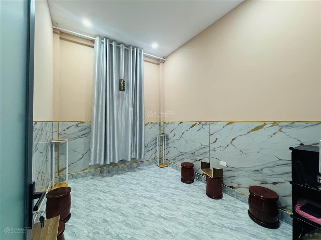 Nhà đẹp lê thị hoa 136m2 3pn hxh giá tốt.