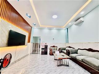 Nhà đẹp lê thị hoa 136m2 3pn hxh giá tốt.