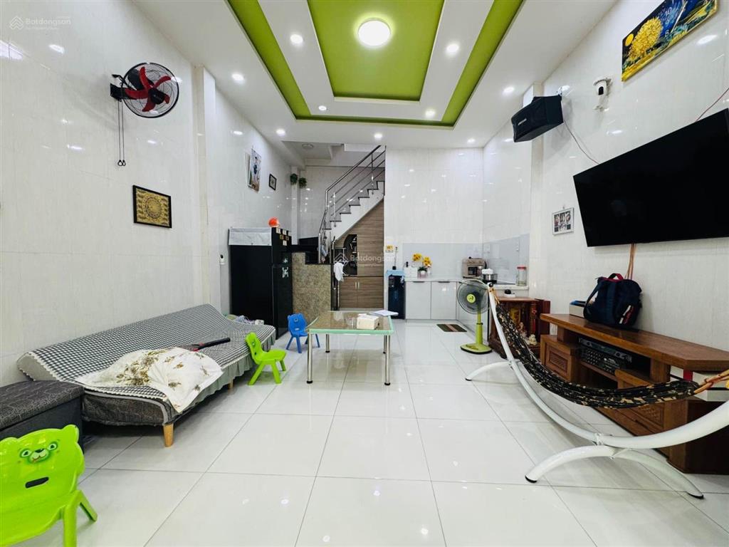 Chỉ 3.66 tỷ, bán nhà 3 tầng hxh gần chợ đầu mối thủ đức 43m2, bình chiểu, thủ đức.