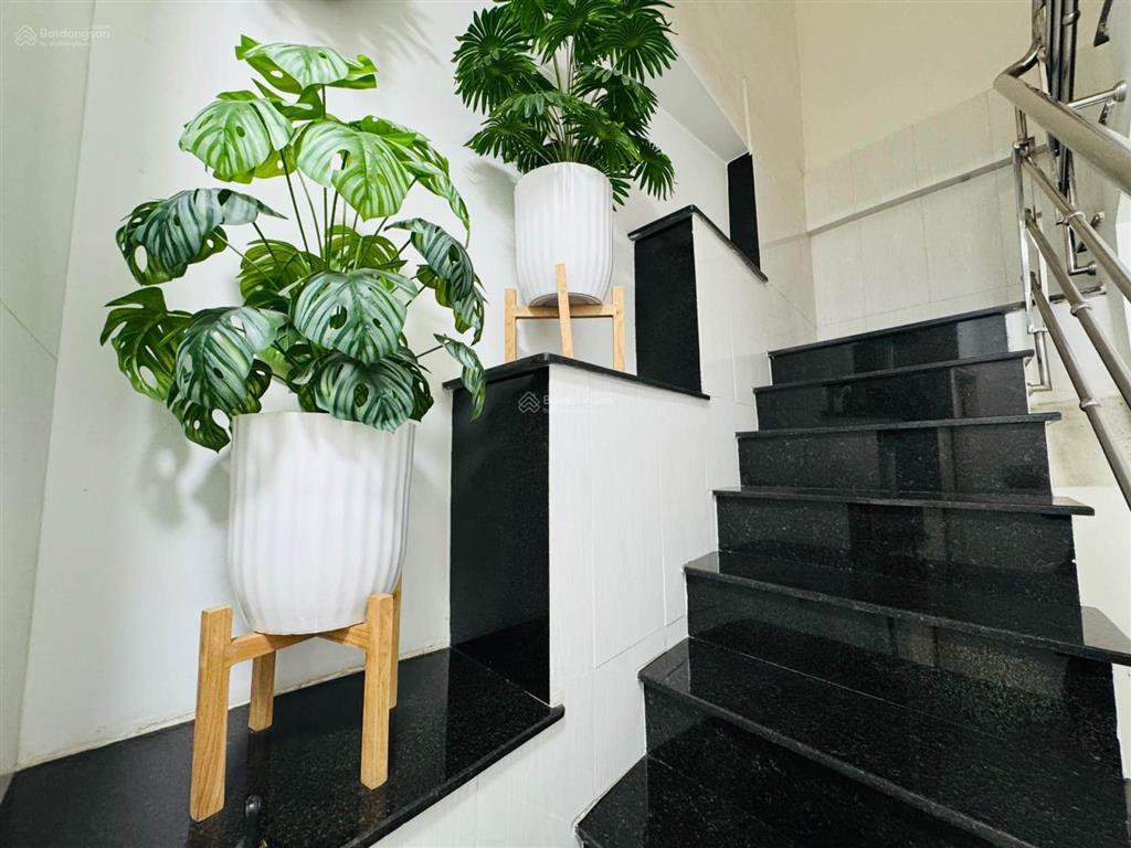 Chỉ 3.66 tỷ, bán nhà 3 tầng hxh gần chợ đầu mối thủ đức 43m2, bình chiểu, thủ đức.