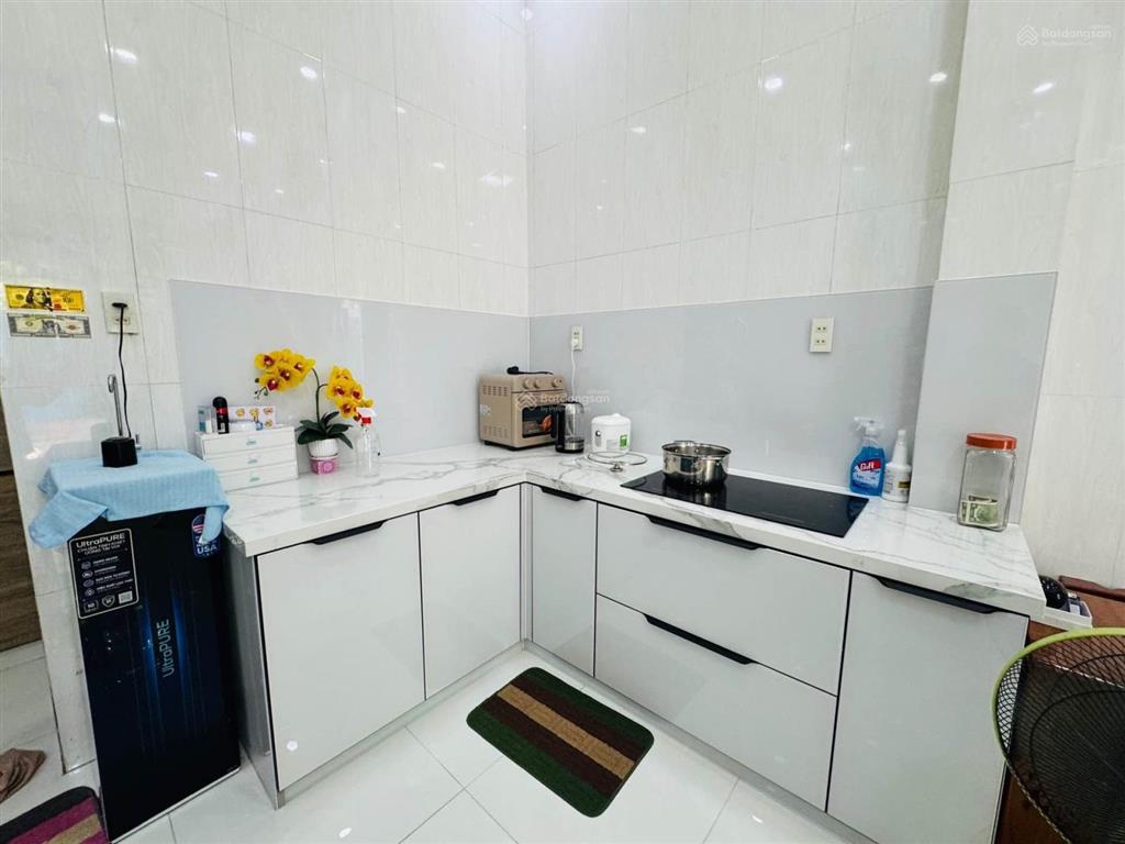 Chỉ 3.66 tỷ, bán nhà 3 tầng hxh gần chợ đầu mối thủ đức 43m2, bình chiểu, thủ đức.