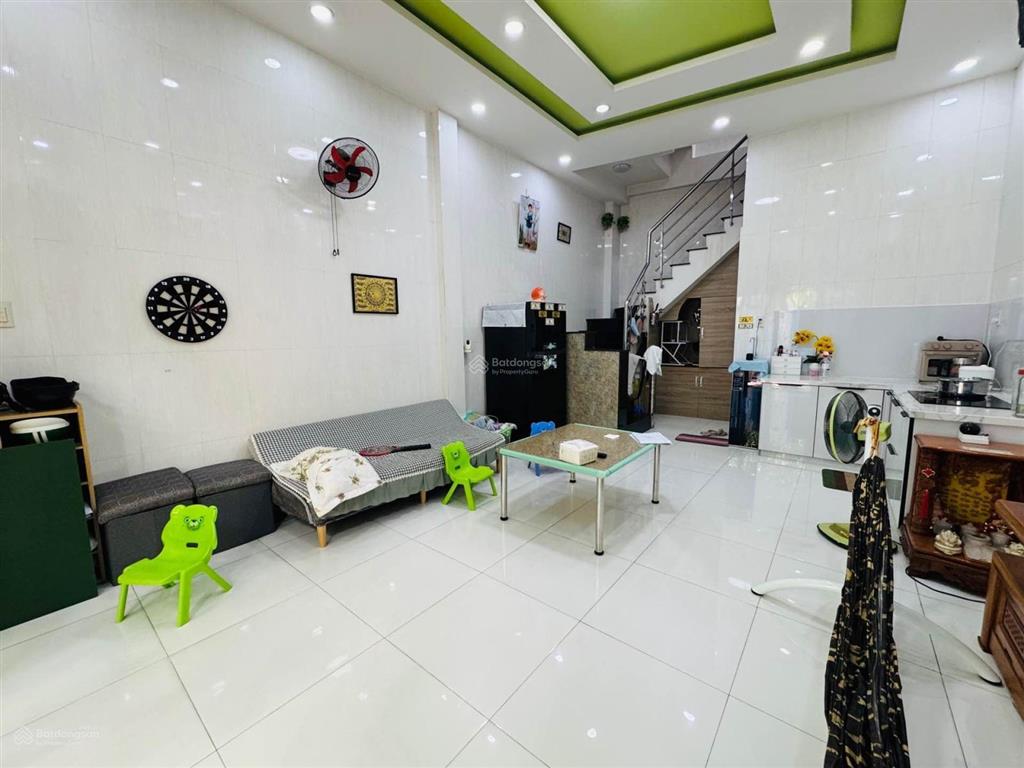 Chỉ 3.66 tỷ, bán nhà 3 tầng hxh gần chợ đầu mối thủ đức 43m2, bình chiểu, thủ đức.