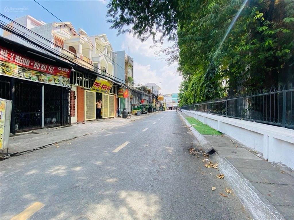 Nhà mặt tiền kế bên giáo xứ khiết tâm, dt 100m2, giá 6.2 tỷ. bình chiểu, thủ đức.