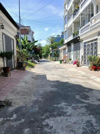 Cần bán lô đất nền tại kdc nguyễn bình ven sông nhơn đức nhà bè. diện tích 82,5m2.