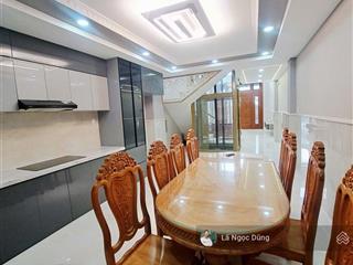 Tôi cần tiền gấp đành bán nhà này. 6 tầng, 4,5x18m, có thang máy, hẻm 8m, thoại ngọc hầu, 9,111 tỷ