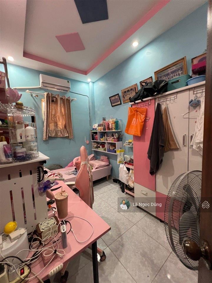 Bán nhà 3 tầng, 4x10m, hxh 4m thông, đường gò xoài (sát ngay chợ), giá nhỉnh 3 tỷ (tl 9 chủ)