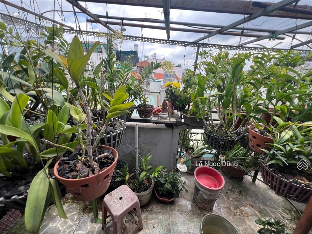 Bán nhà 3 tầng, 4x10m, hxh 4m thông, đường gò xoài (sát ngay chợ), giá nhỉnh 3 tỷ (tl 9 chủ)