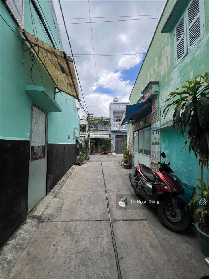 Bán nhà 3 tầng, 4x10m, hxh 4m thông, đường gò xoài (sát ngay chợ), giá nhỉnh 3 tỷ (tl 9 chủ)