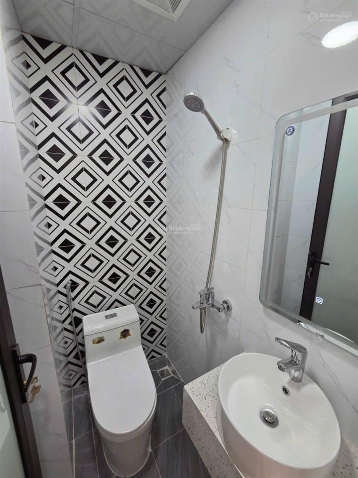 Chính chủ cho thuê ccmn 2 láng hạ, xây mới, 20m2, ban công, máy giặt riêng, nhận xe điện, 4.9 tr/th