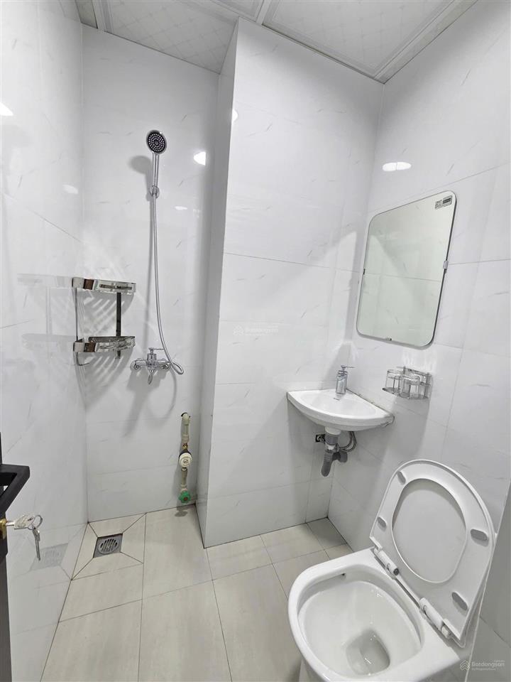 Cho thuê căn hộ dịch vụ tại 42 thành công 22m, ban công, máy giặt riêng, nhận xe điện, chỉ 4.9tr/th